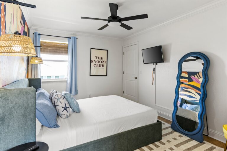 Vacation Rental Queen Bedroom in Crystal Beach Texas